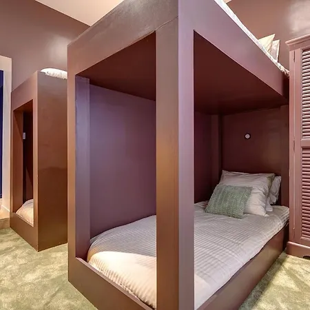 Sacre Coeur, Netflix & Chill By Ecoflats