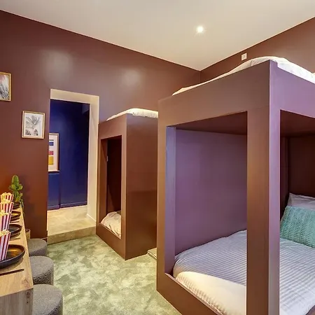 Sacre Coeur, Netflix & Chill By Ecoflats * Parijs