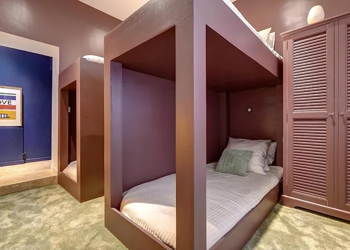 Sacre Coeur, Netflix & Chill By Ecoflats