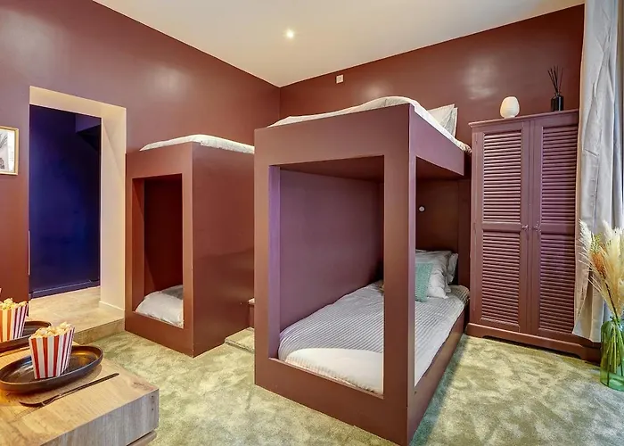 Sacre Coeur, Netflix & Chill By Ecoflats *